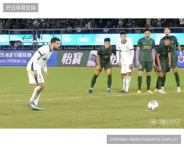 莱昂纳多为海港先拔头筹，但哈达斯点球命中助津门虎客场带走一分